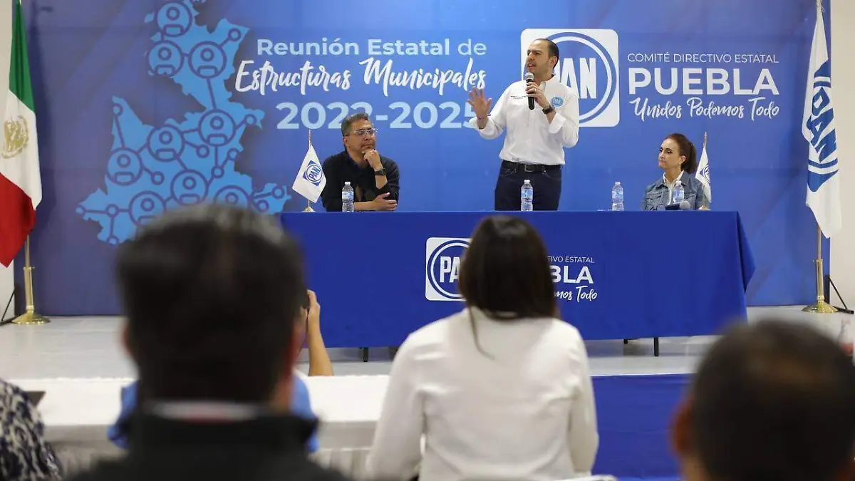 Marko Cortés se reúne con panistas en Puebla